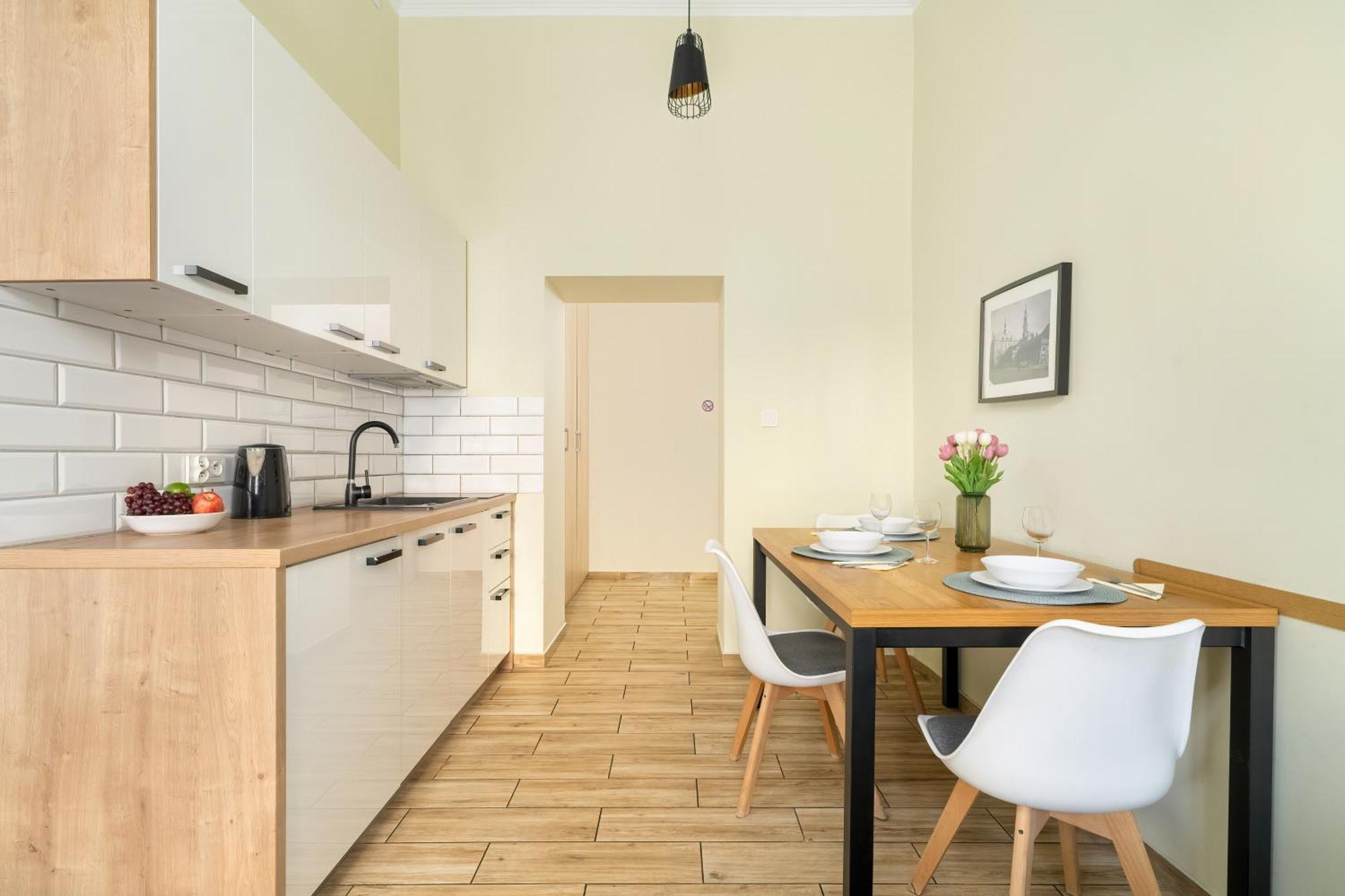Jasne Studia Very Berry W Centrum Poznania By Renters Apartmán