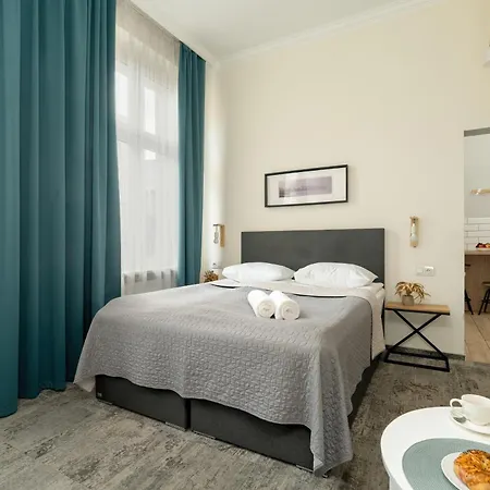 Jasne Studia Very Berry W Centrum Poznania By Noclegi Renters Exterior photo