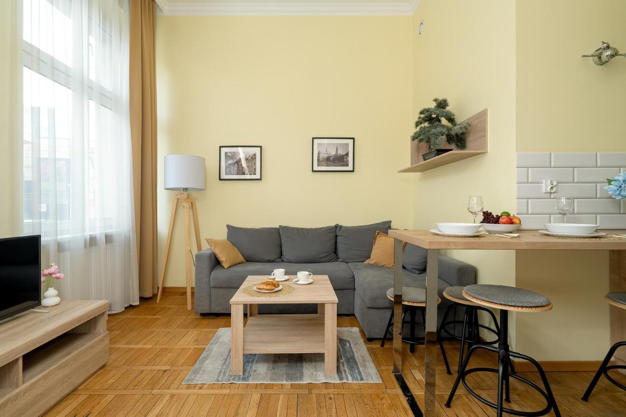Jasne Studia Very Berry W Centrum Poznania By Renters * Poznan