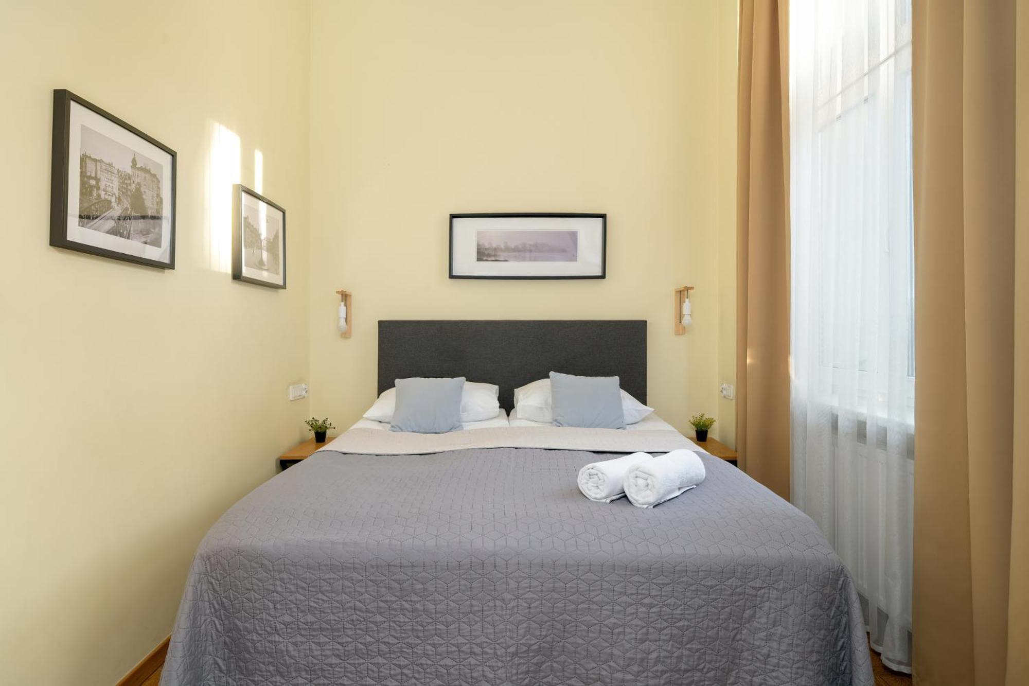 Jasne Studia Very Berry W Centrum Poznania By Renters