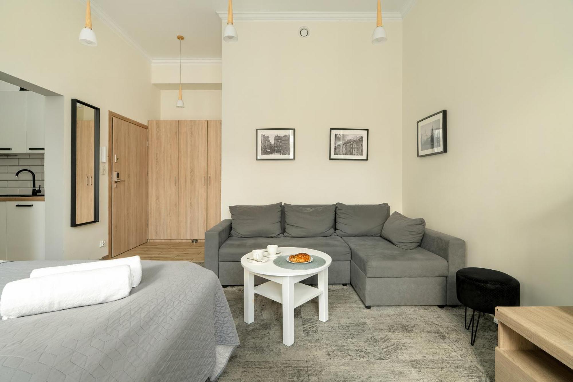 Apartment Jasne Studia Very Berry W Centrum Poznania By Renters *