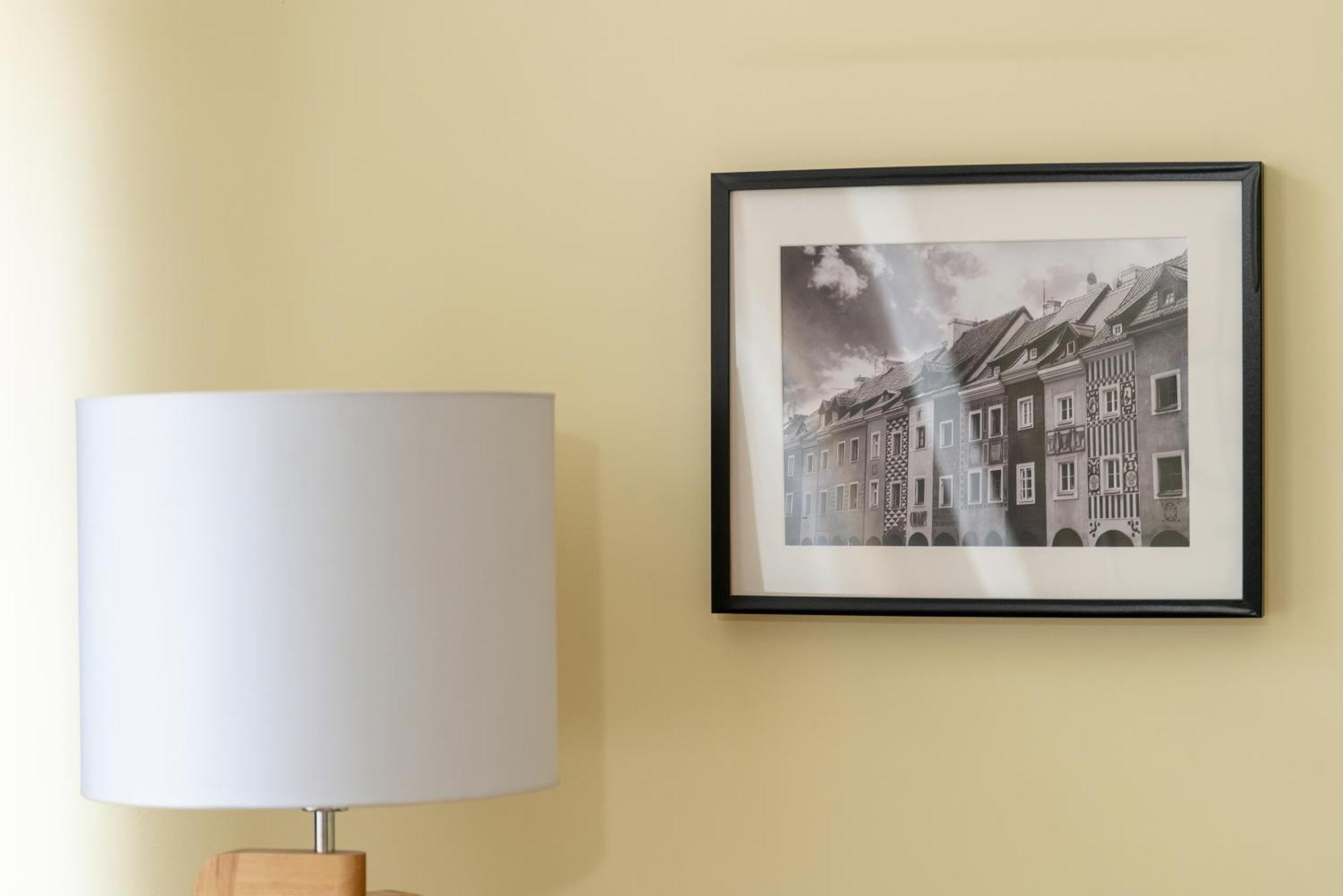 Apartment Jasne Studia Very Berry W Centrum Poznania By Renters Poznan