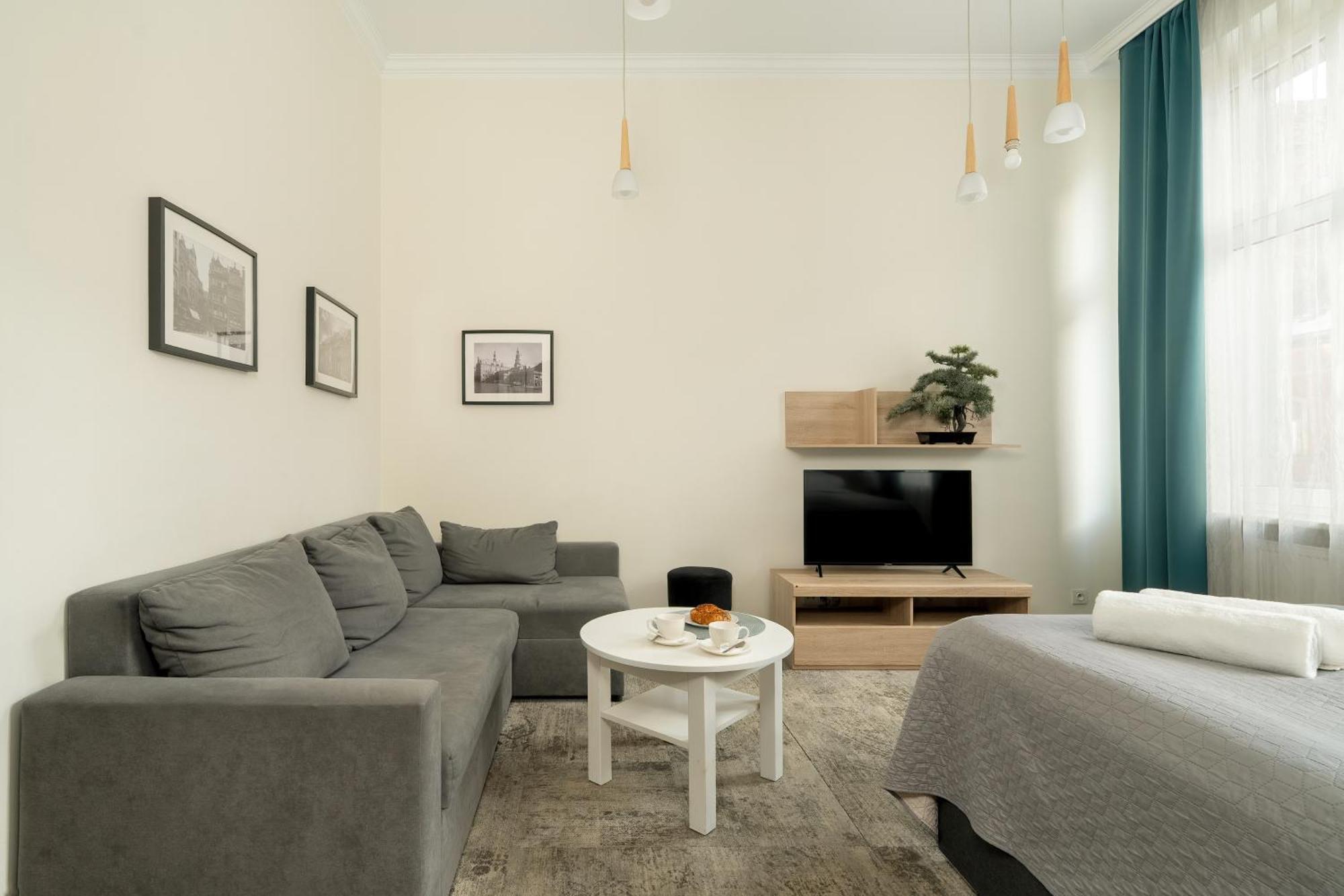 Jasne Studia Very Berry W Centrum Poznania By Renters Poznan