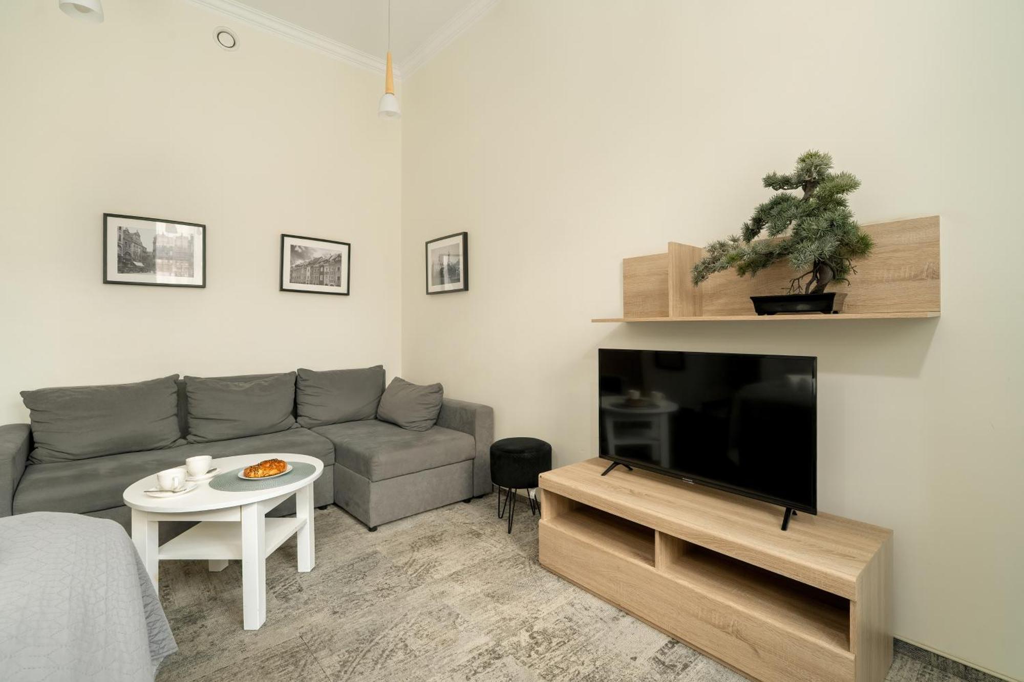Jasne Studia Very Berry W Centrum Poznania By Renters * Poznan