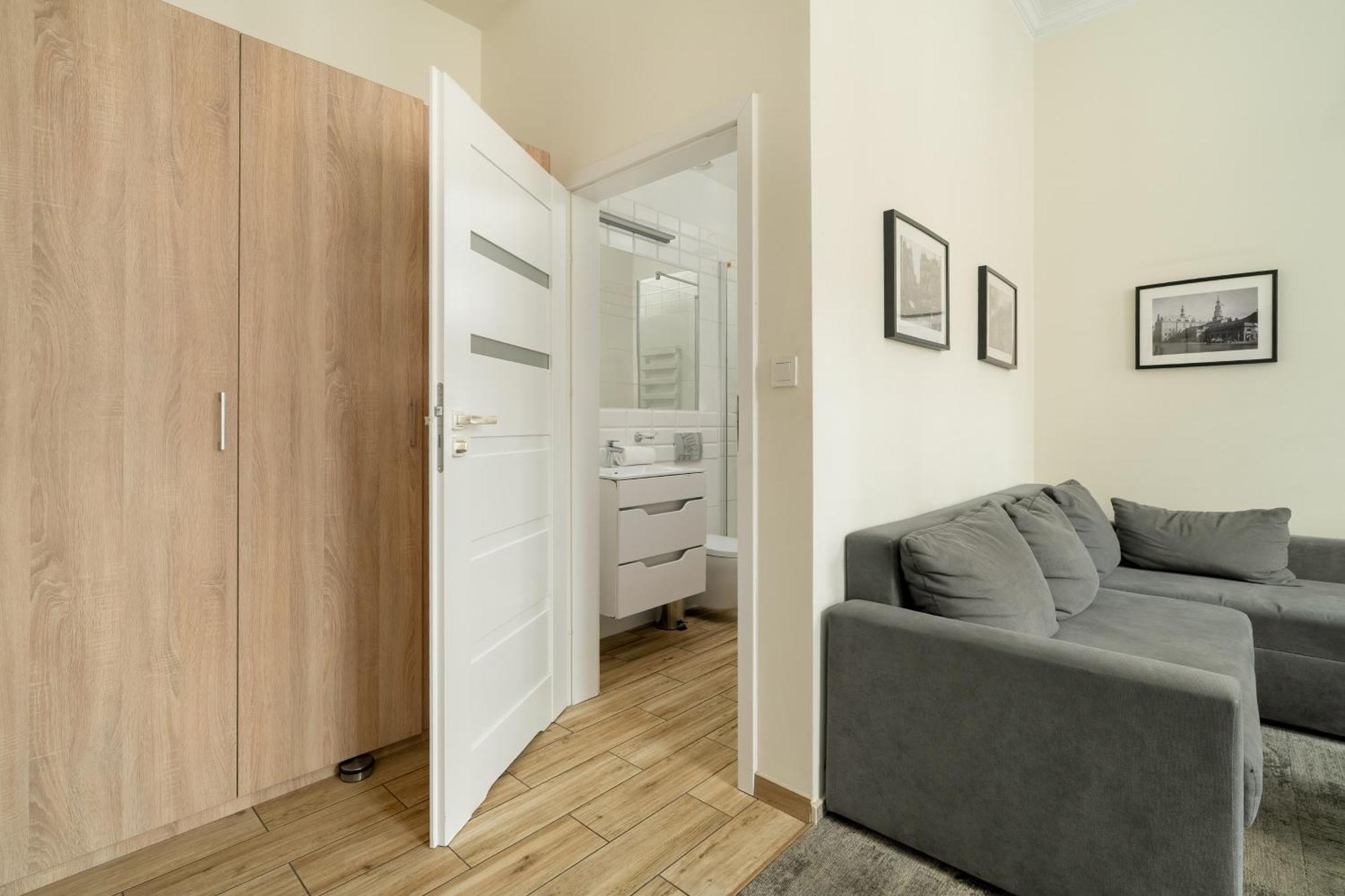 Apartment Jasne Studia Very Berry W Centrum Poznania By Renters