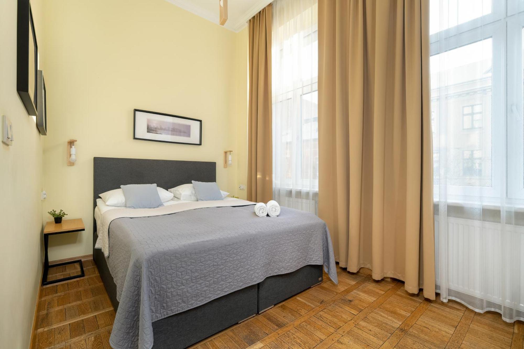 Apartment Jasne Studia Very Berry W Centrum Poznania By Renters *