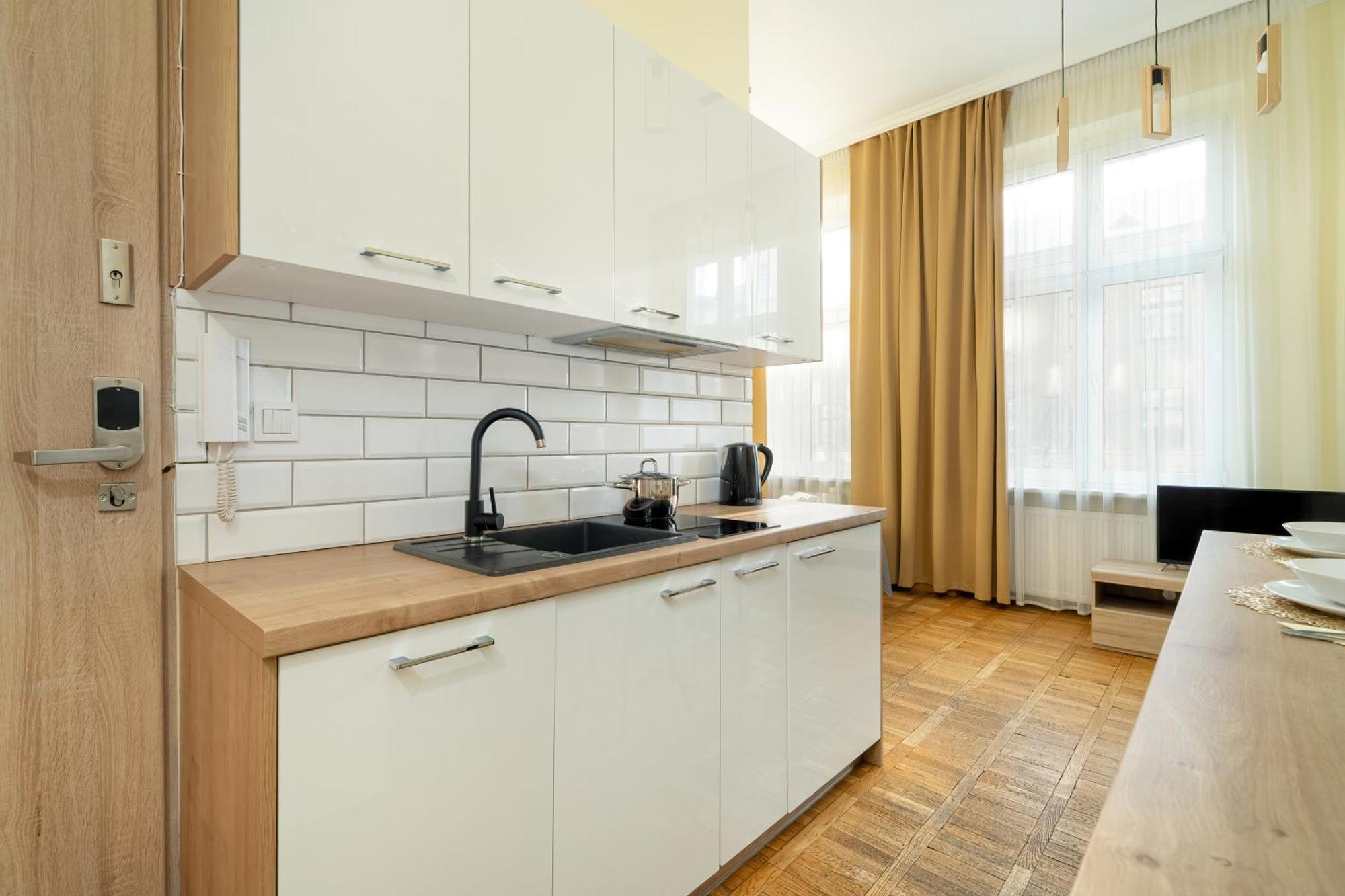 Jasne Studia Very Berry W Centrum Poznania By Renters * Poznan