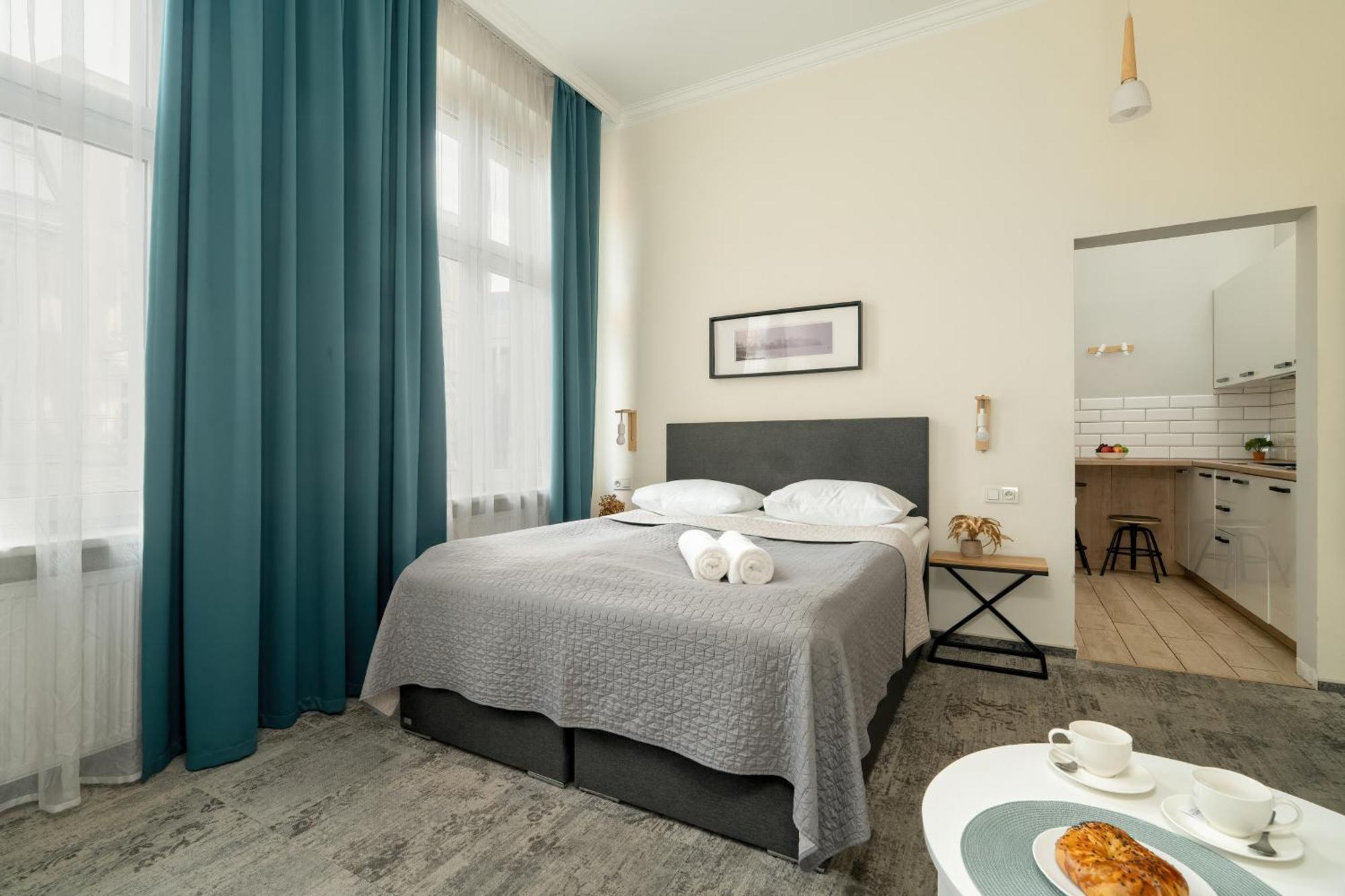Jasne Studia Very Berry W Centrum Poznania By Renters