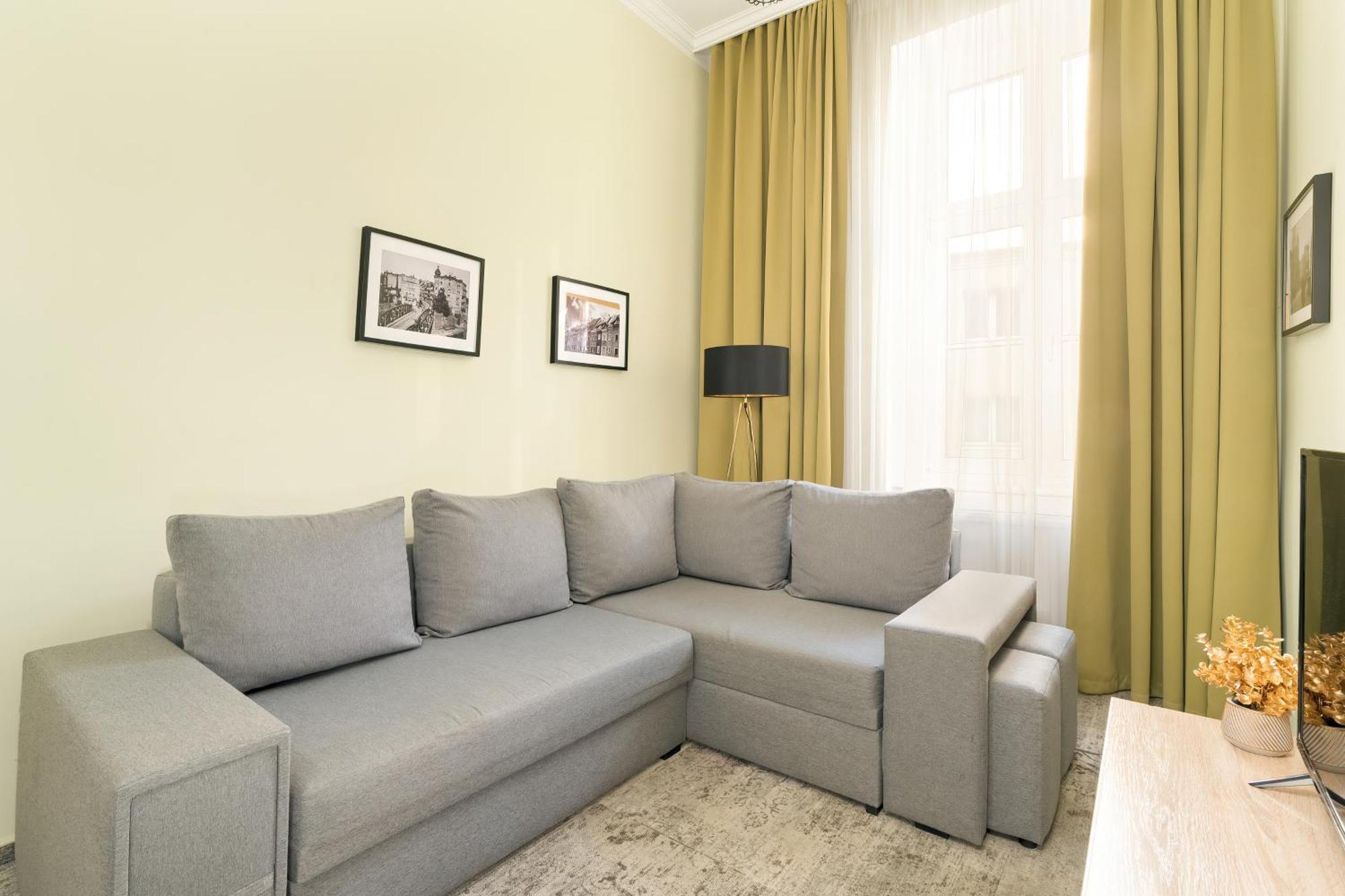 Jasne Studia Very Berry W Centrum Poznania By Renters * Poznan