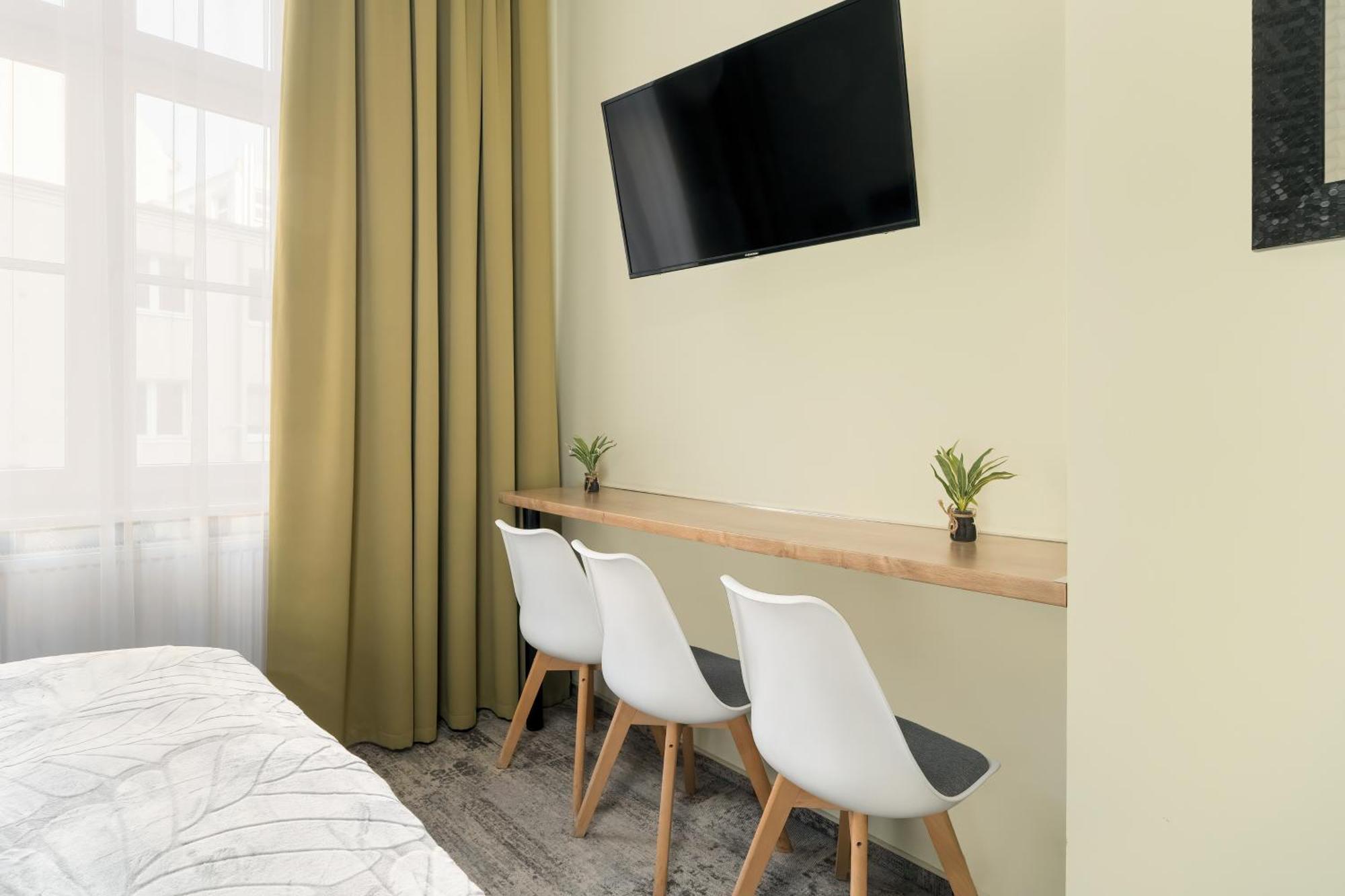 Apartment Jasne Studia Very Berry W Centrum Poznania By Renters *
