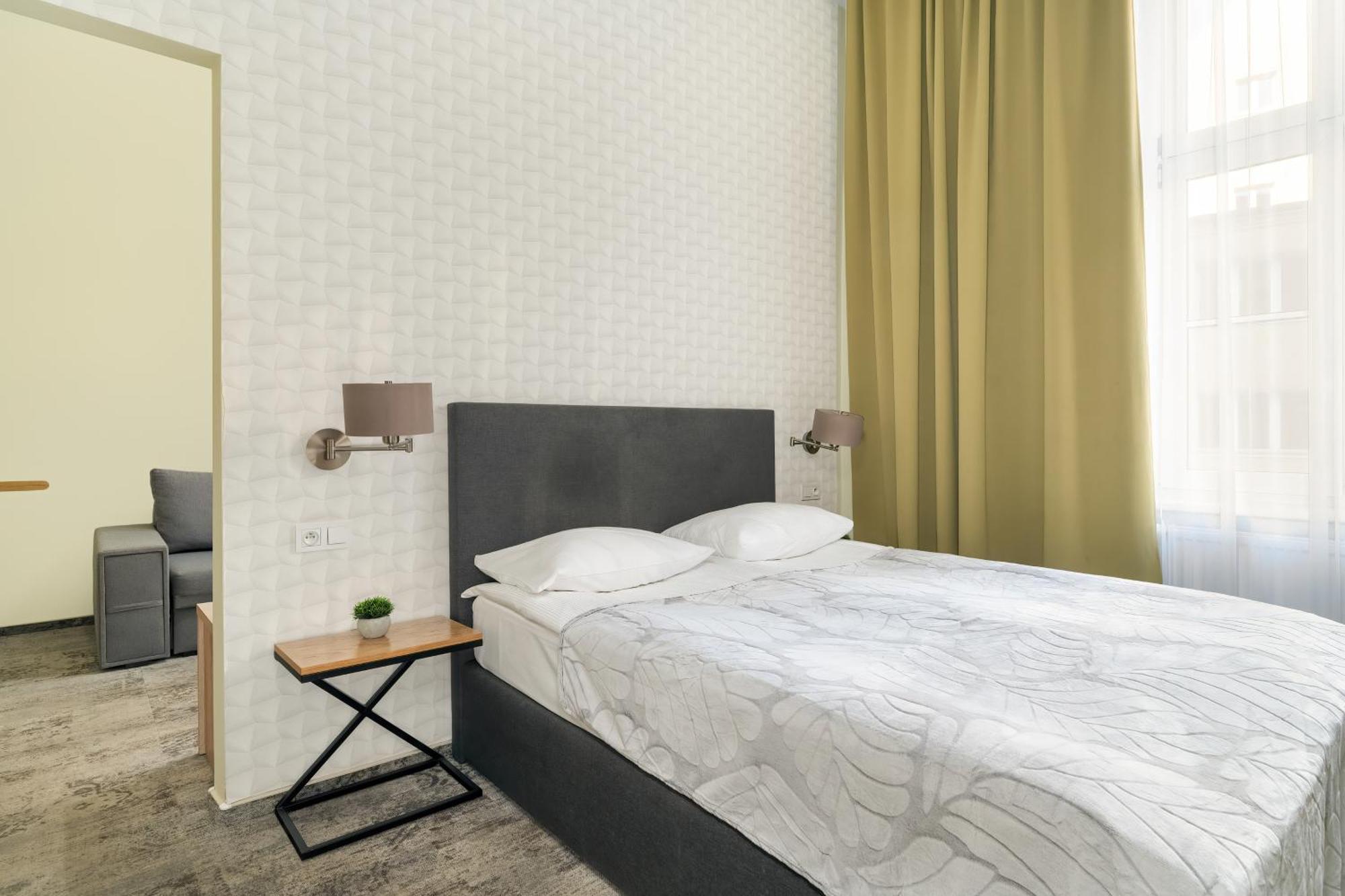 Jasne Studia Very Berry W Centrum Poznania By Renters Poznan