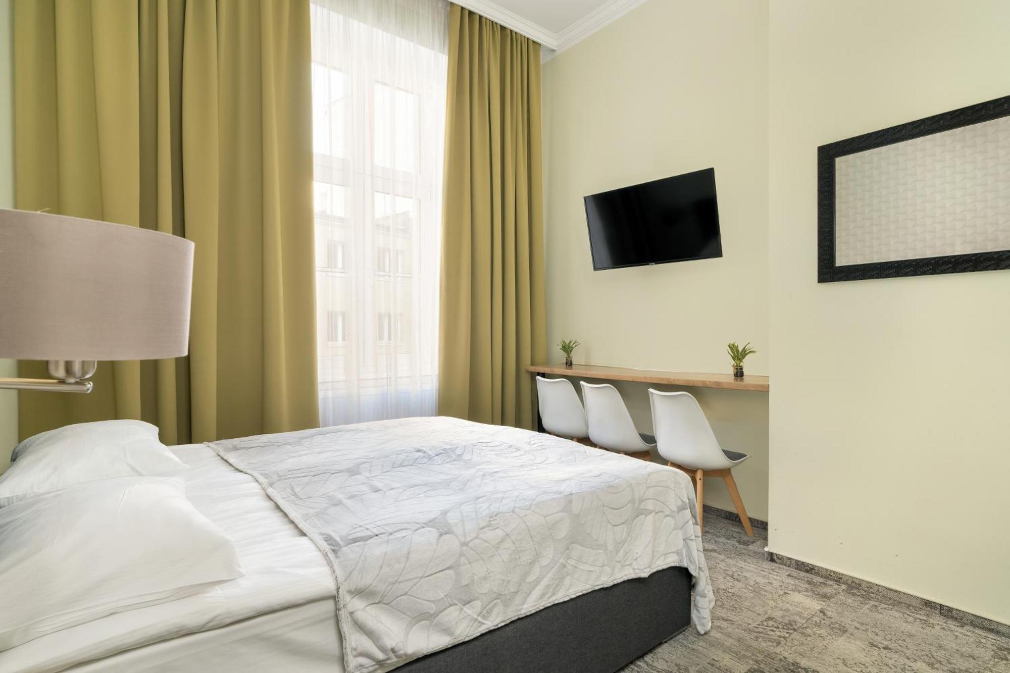 Jasne Studia Very Berry W Centrum Poznania By Renters * Poznan