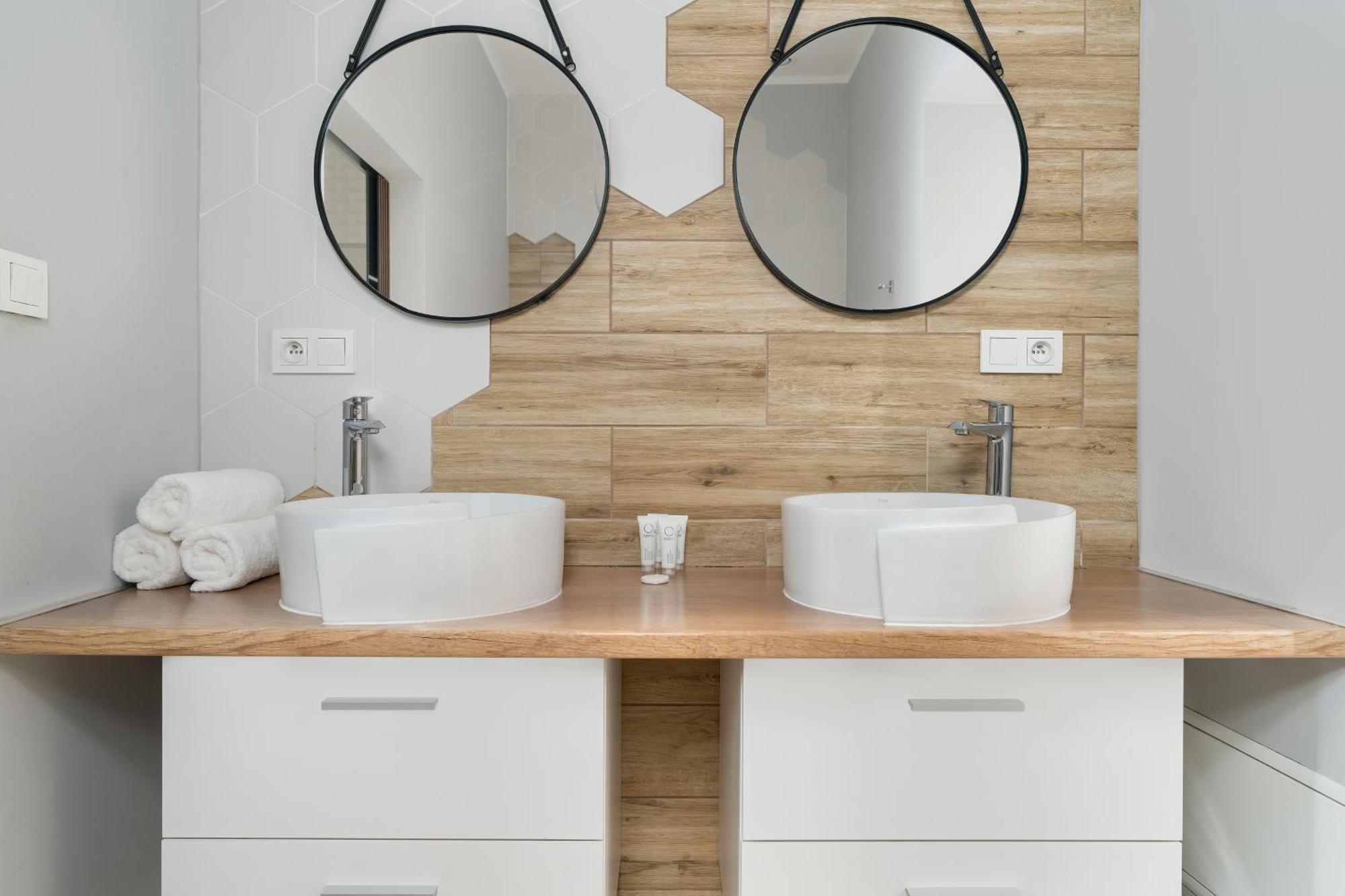Jasne Studia Very Berry W Centrum Poznania By Renters