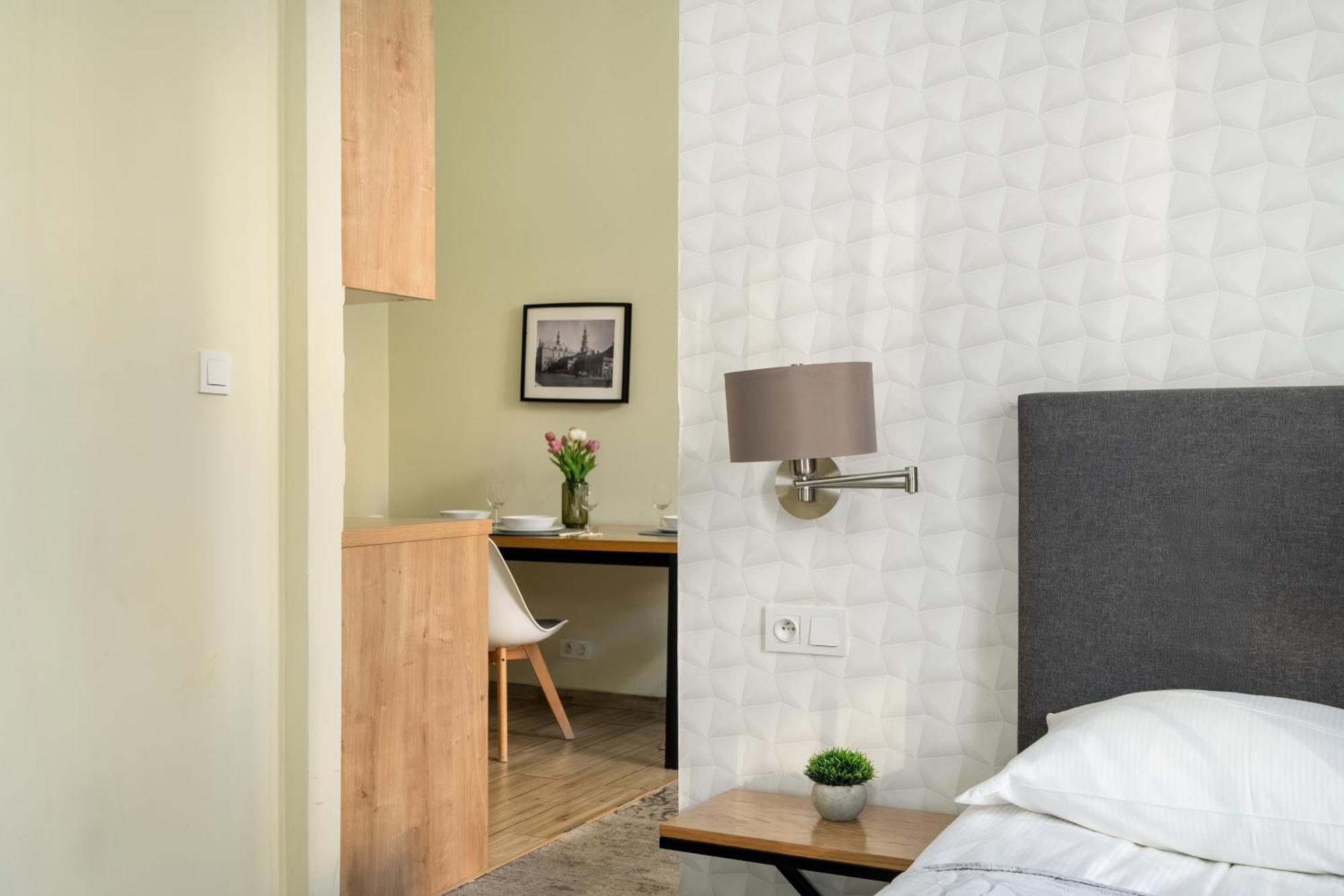 Jasne Studia Very Berry W Centrum Poznania By Renters Apartment *
