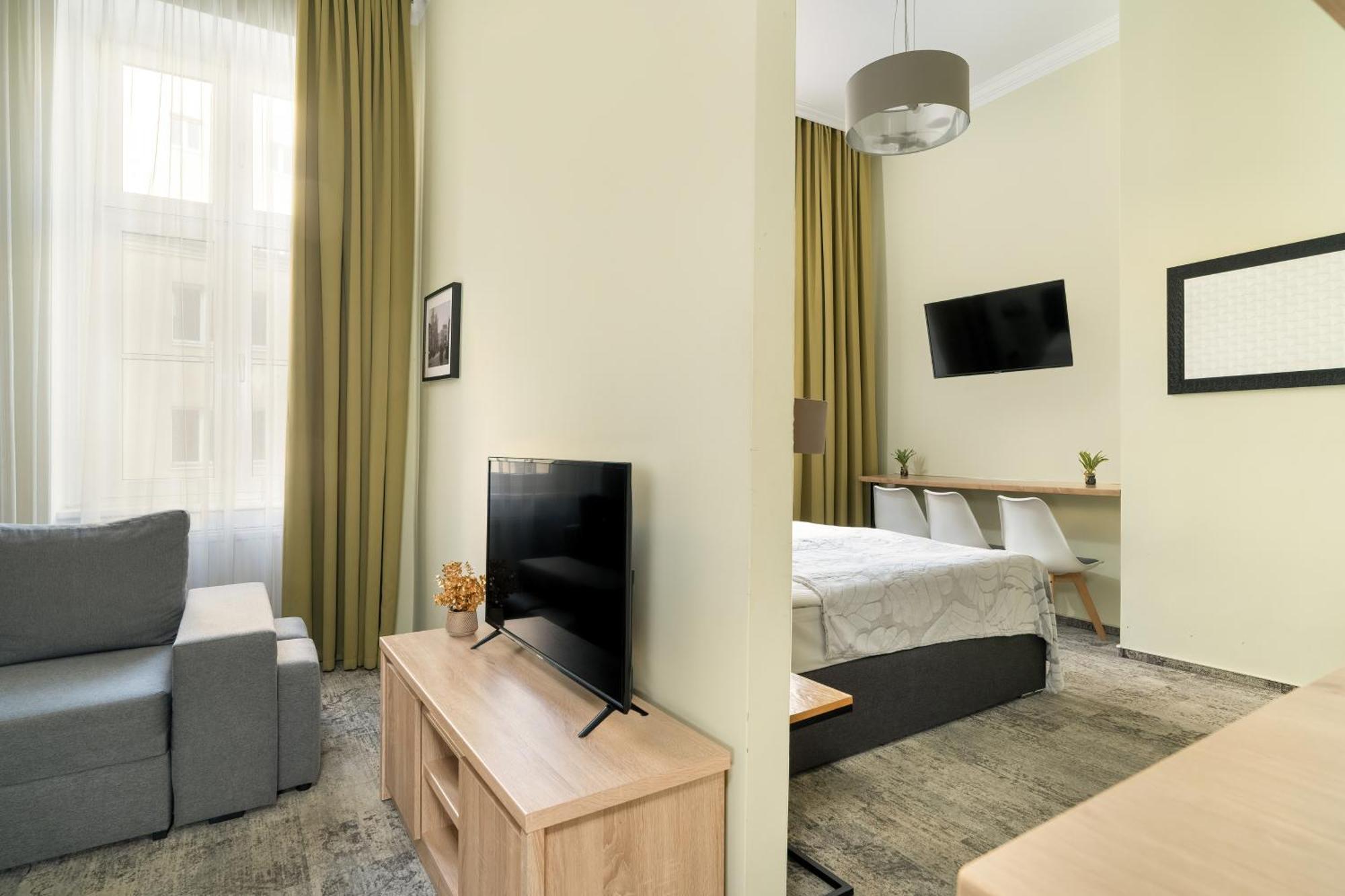 Apartment Jasne Studia Very Berry W Centrum Poznania By Renters Poznan