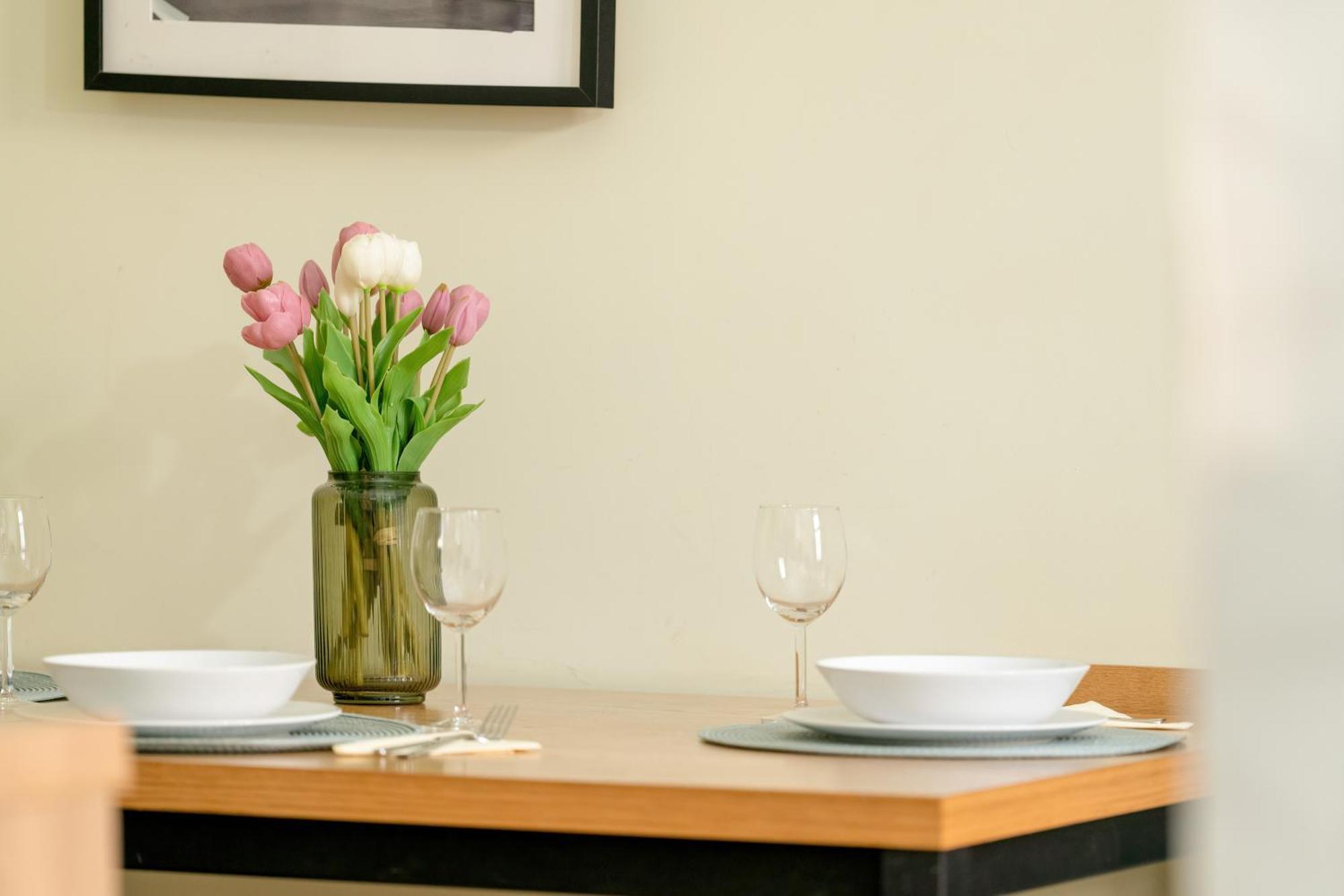 Jasne Studia Very Berry W Centrum Poznania By Renters Apartment