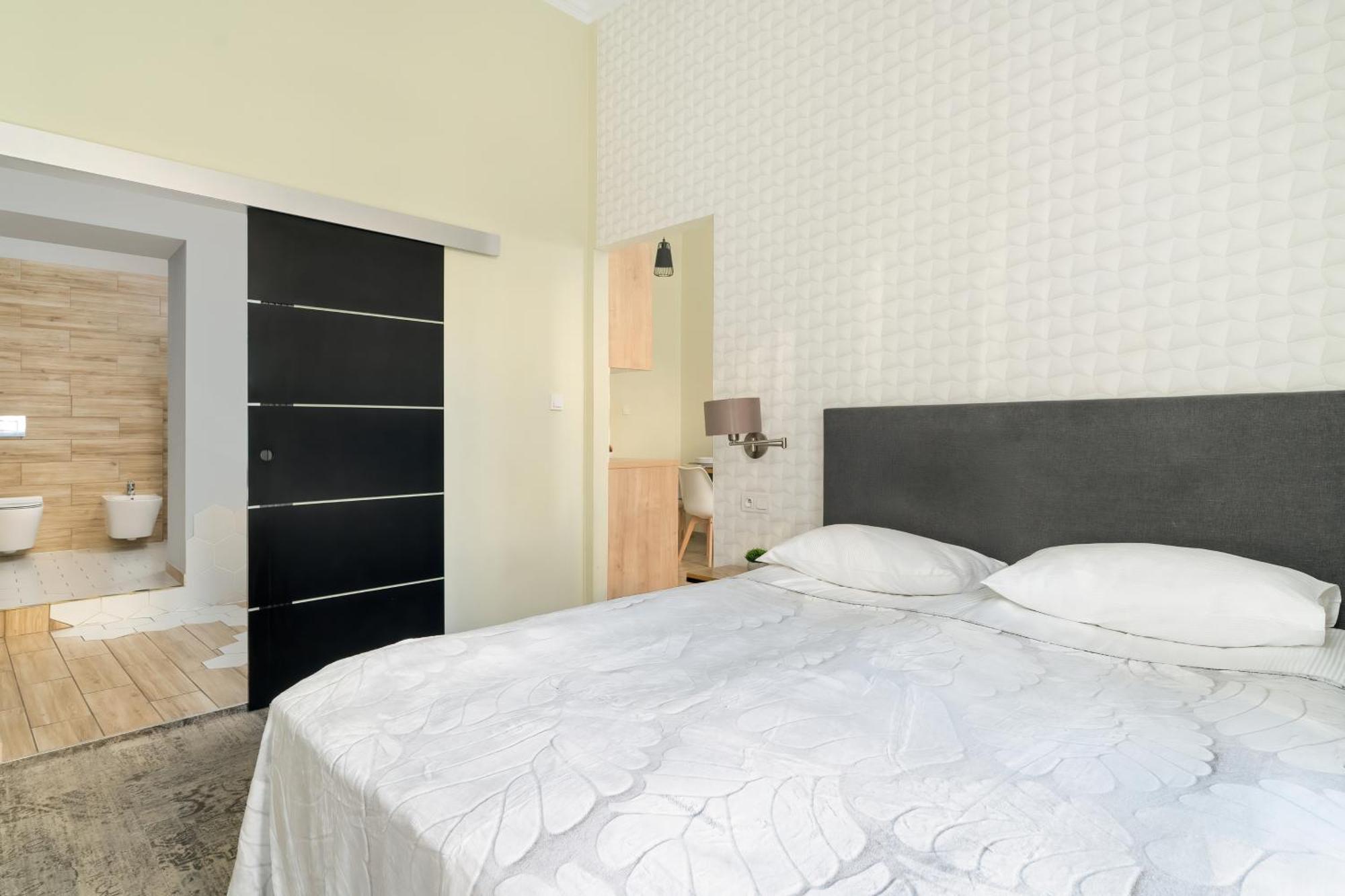 Jasne Studia Very Berry W Centrum Poznania By Renters Apartment Poznan
