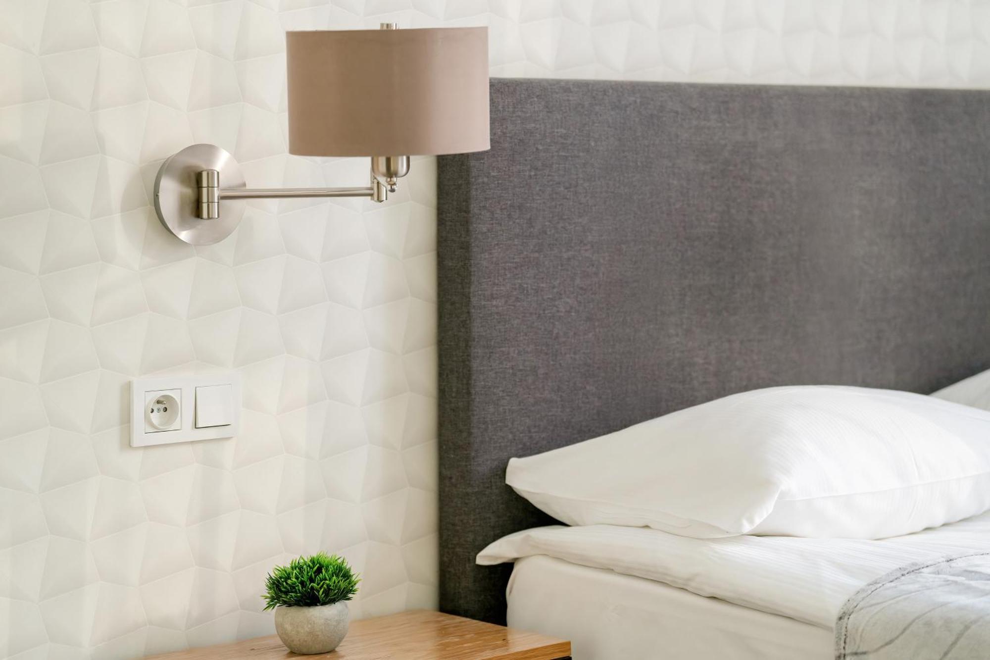 Jasne Studia Very Berry W Centrum Poznania By Renters Apartment
